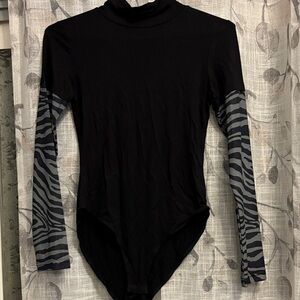 #158 Mango Pop W sz M Black Bodysuit w/Sheer ZebraSleeves & mock turtleneck NWOT